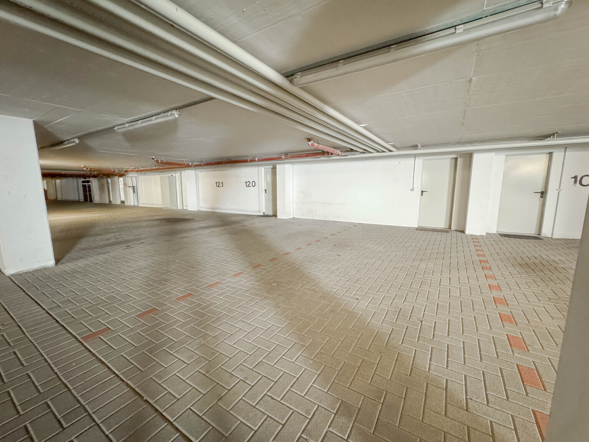 2 Tiefgaragenstellplätze