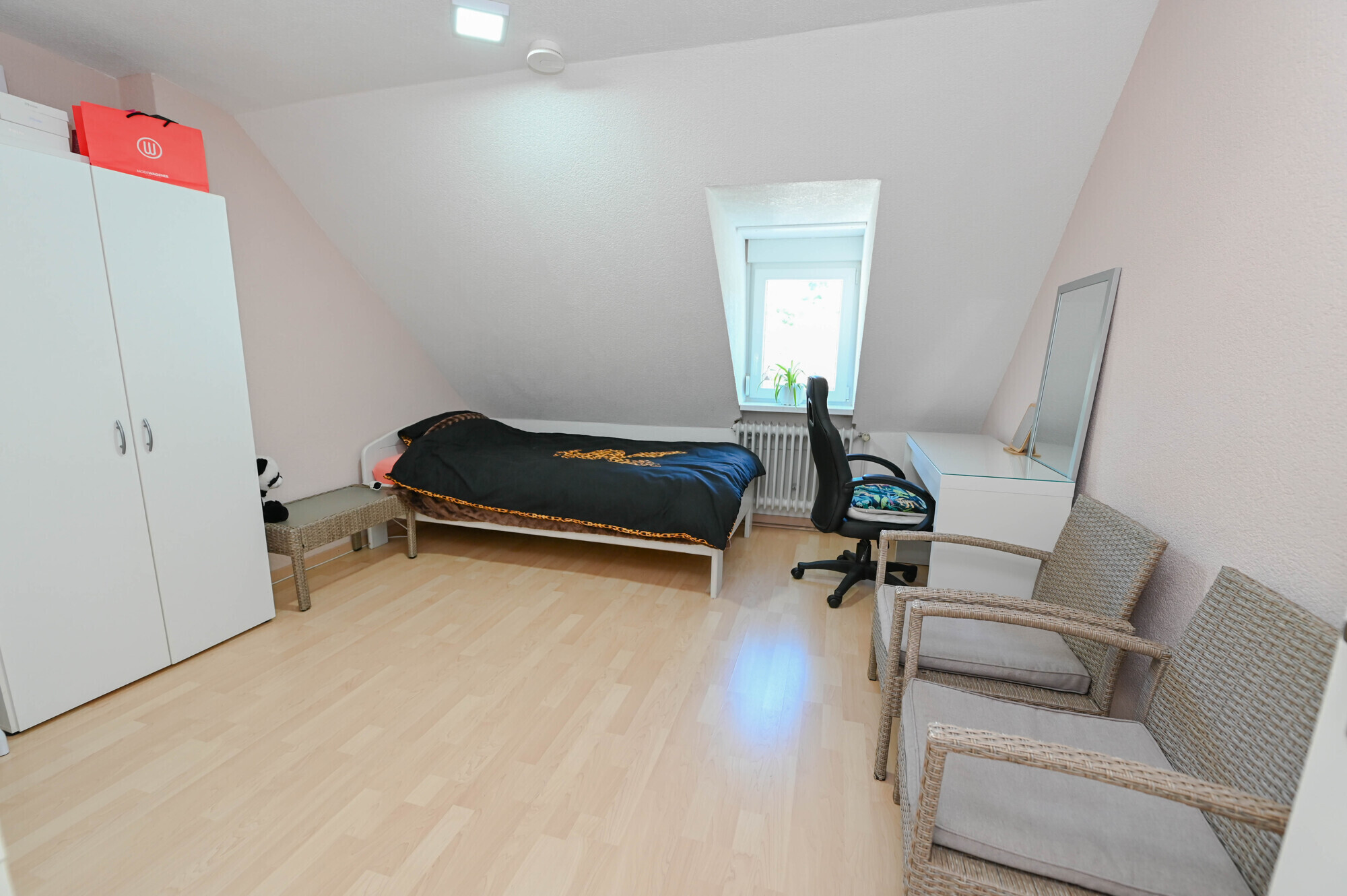 Schlafzimmer 1