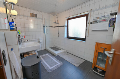 Bad mit Dusche